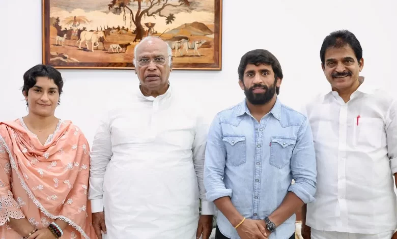 Bajrang Punia and Vinesh Phogat join Congress