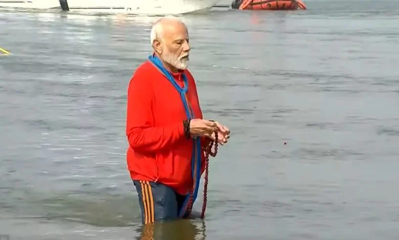 PM Modi in Mahakumbh